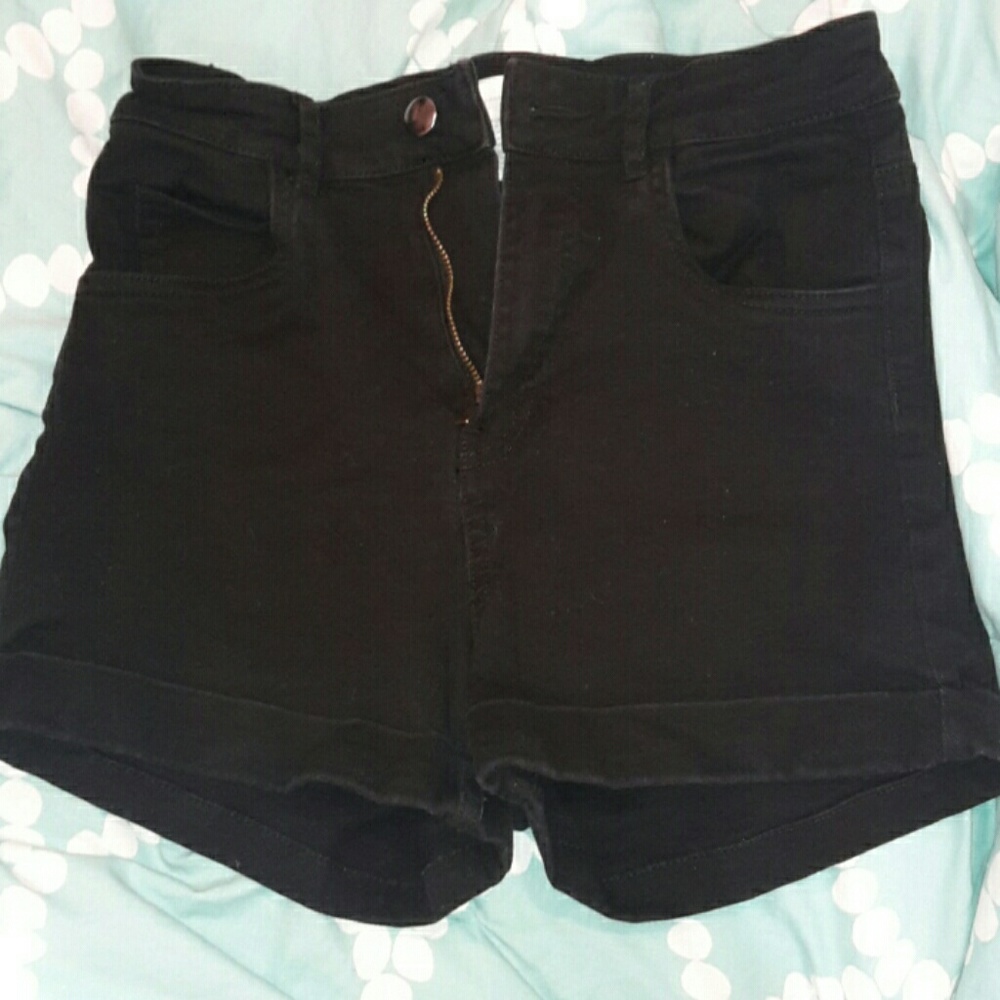 Trendy skinny high waisted black jean shorts